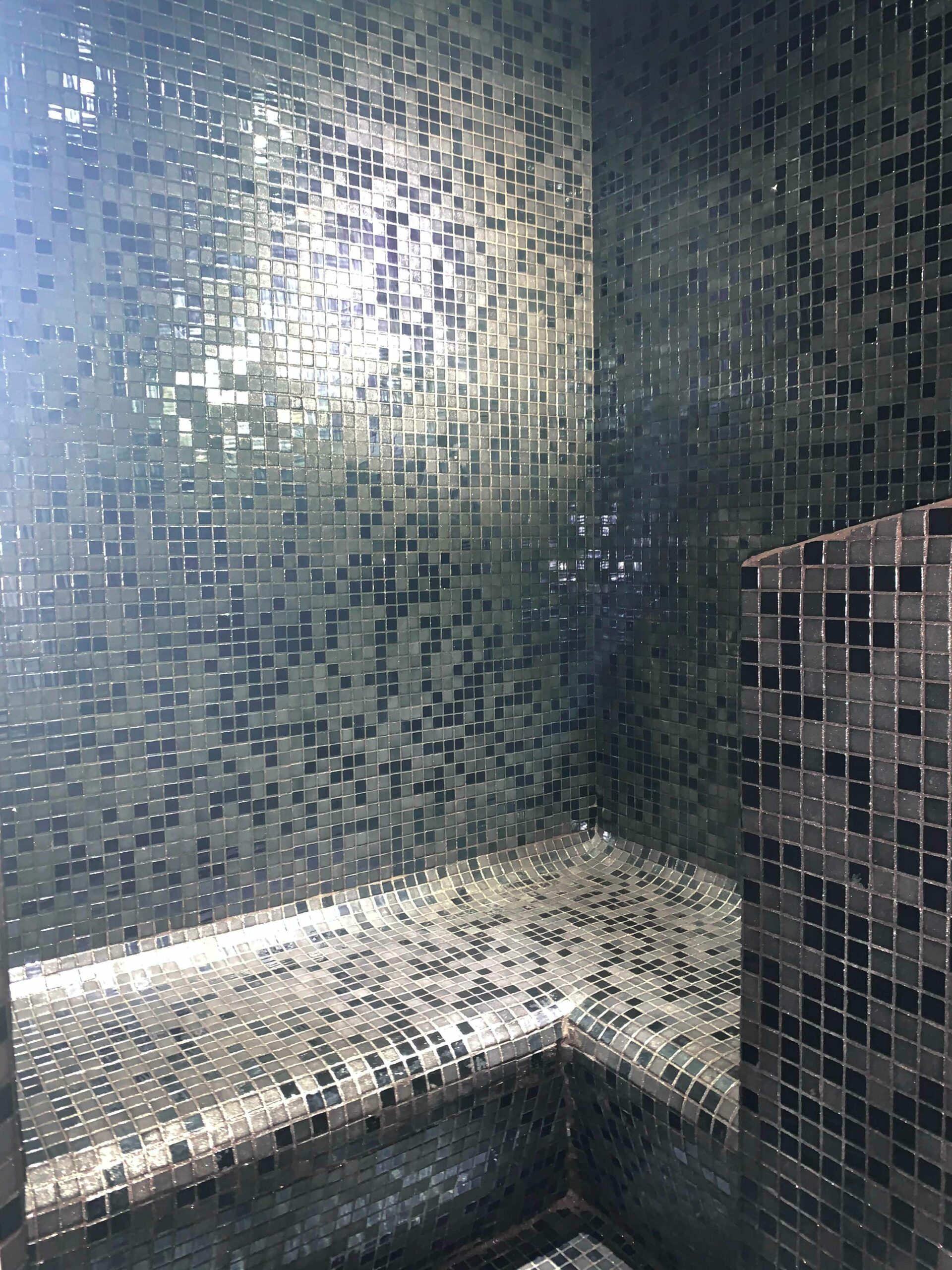 Eau et Technique 82 - Project to install a steam room with grey tiles in Montauban
