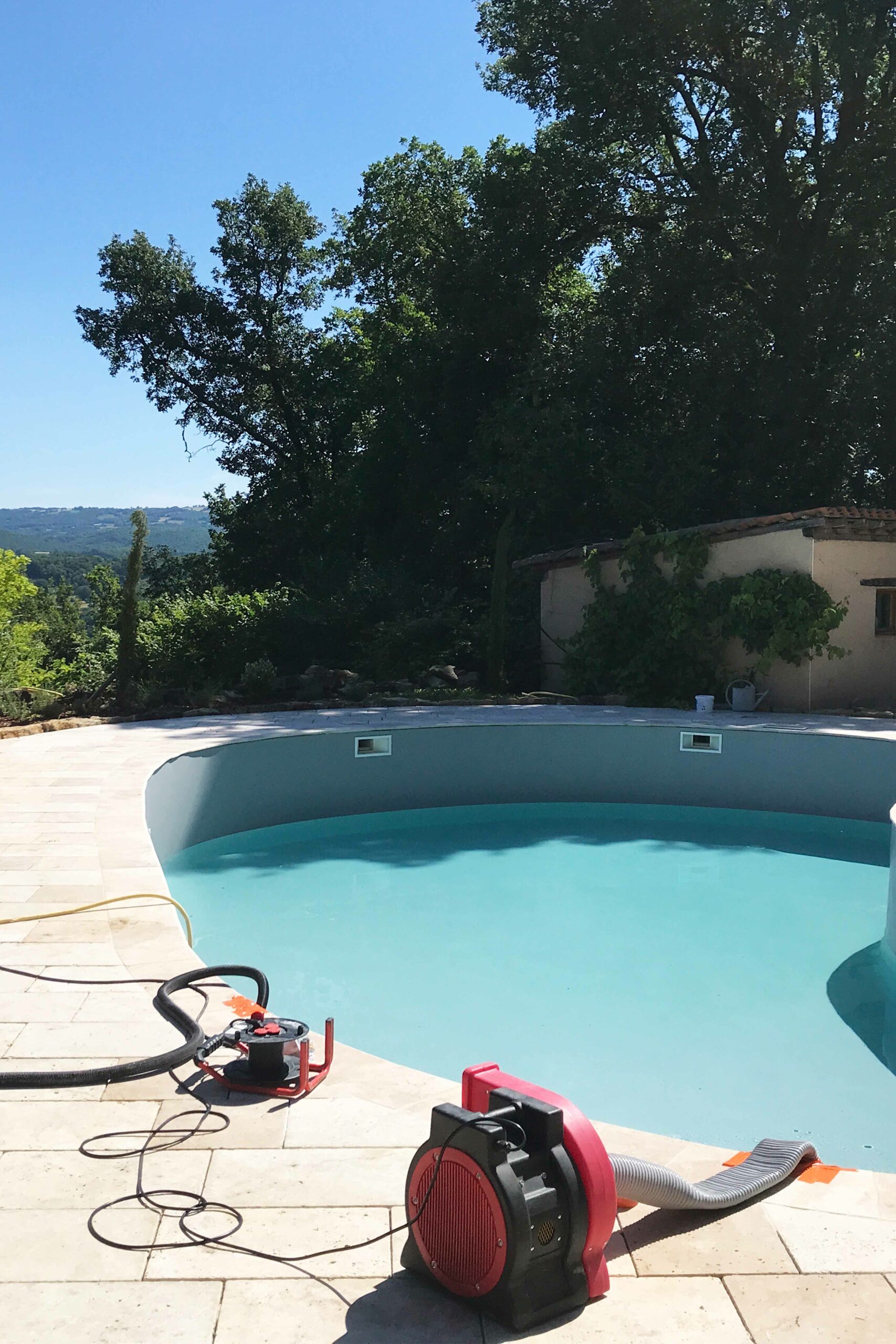 Renovating a swimming pool with liner replacement in Montauban